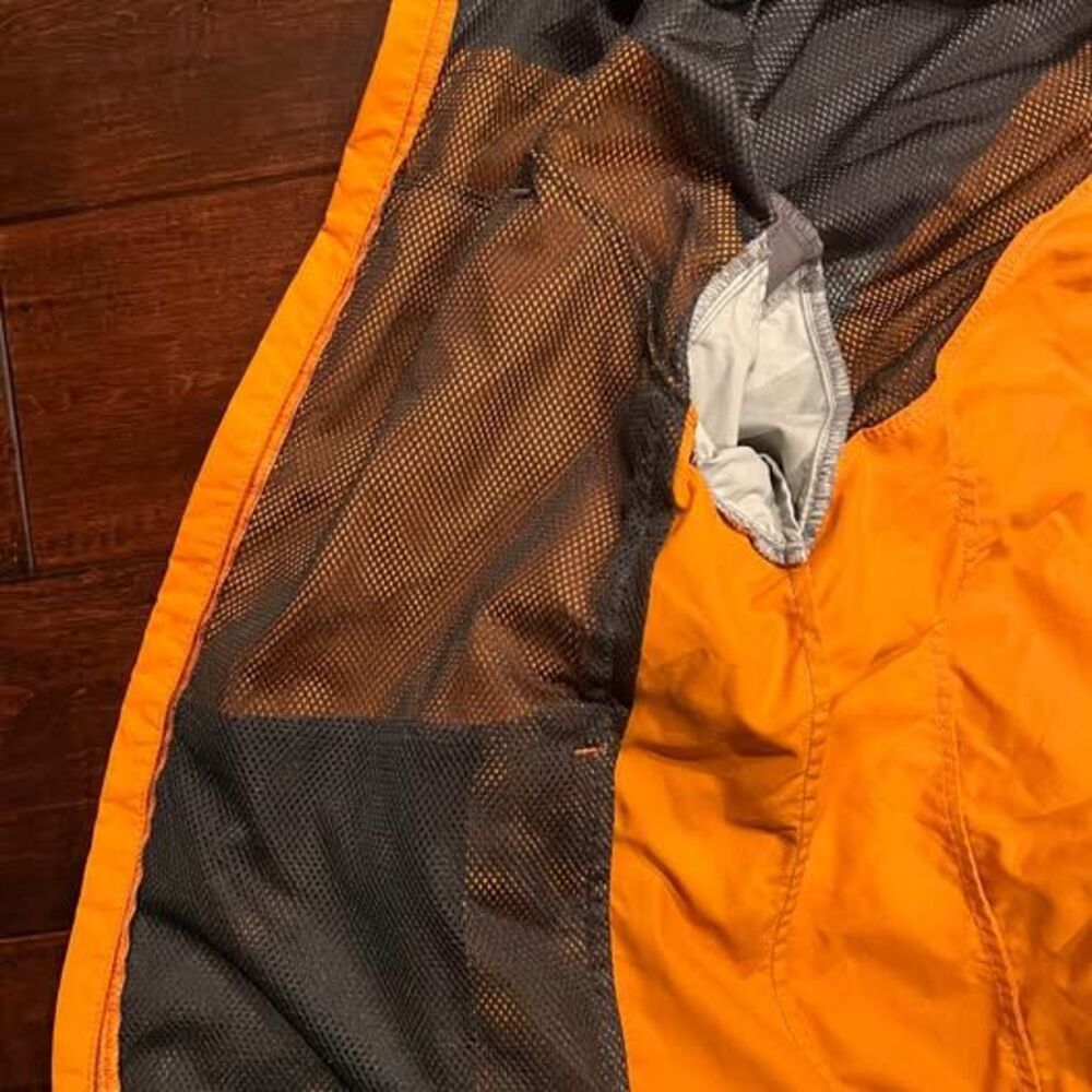 The North Face Boys Full Zip-Up Hooded Rain Windbreaker Jacket. - Picture 8 of 10